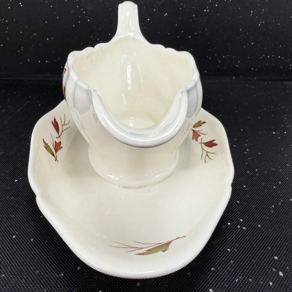 Wedgwood Etruria Barlaston Drury Lane Gravy Boat Attached Underplate Fruit Motif